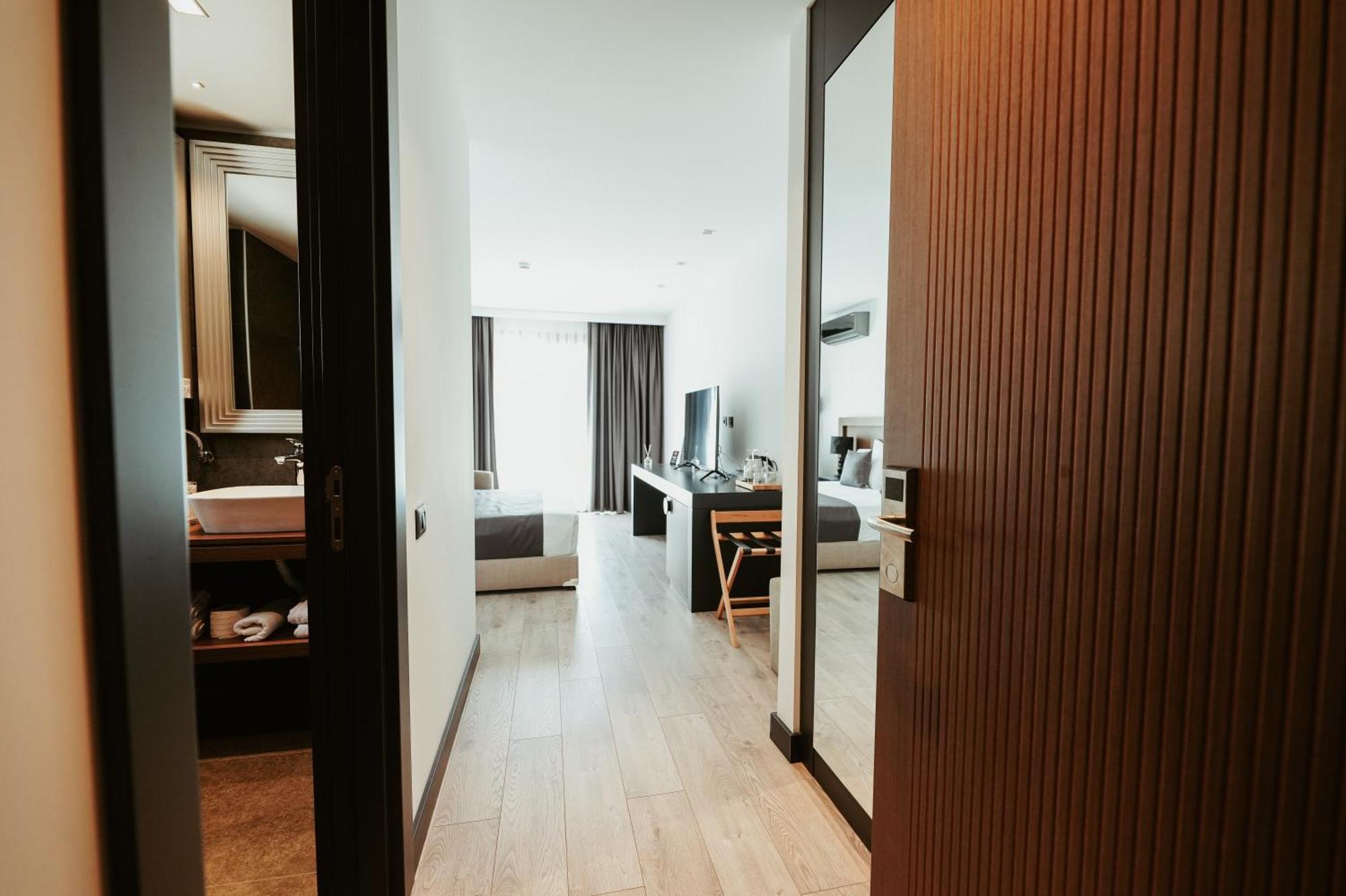 Palladium Hotel- Private Included Gjestgiverier Dhërmi