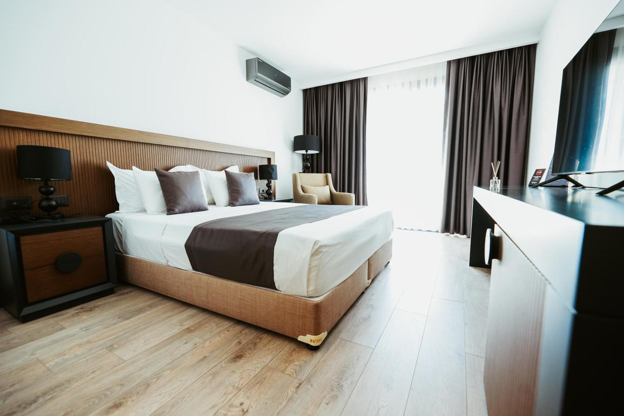 Palladium Hotel- Private Included